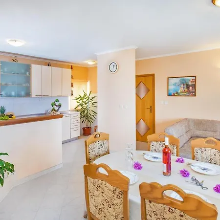 Nany - Two Bedroom With Balcony And Sea View 公寓 米利尼
