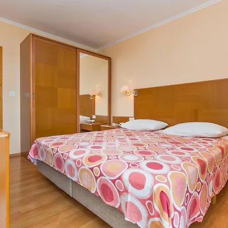 Nany - Two Bedroom With Balcony And Sea View 米利尼