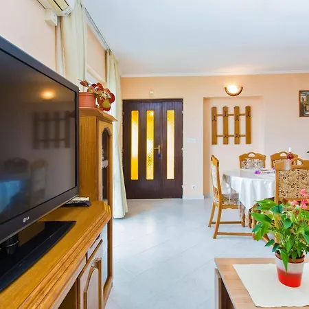 شقة Nany - Two Bedroom With Balcony And Sea View مْليني