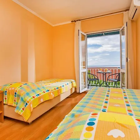 Nany - Two Bedroom With Balcony And Sea View شقة