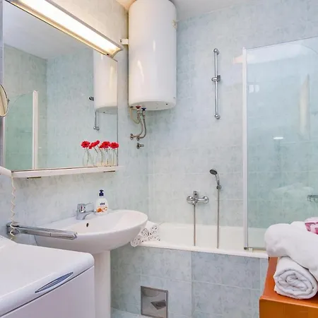 Nany - Two Bedroom With Balcony And Sea View شقة *